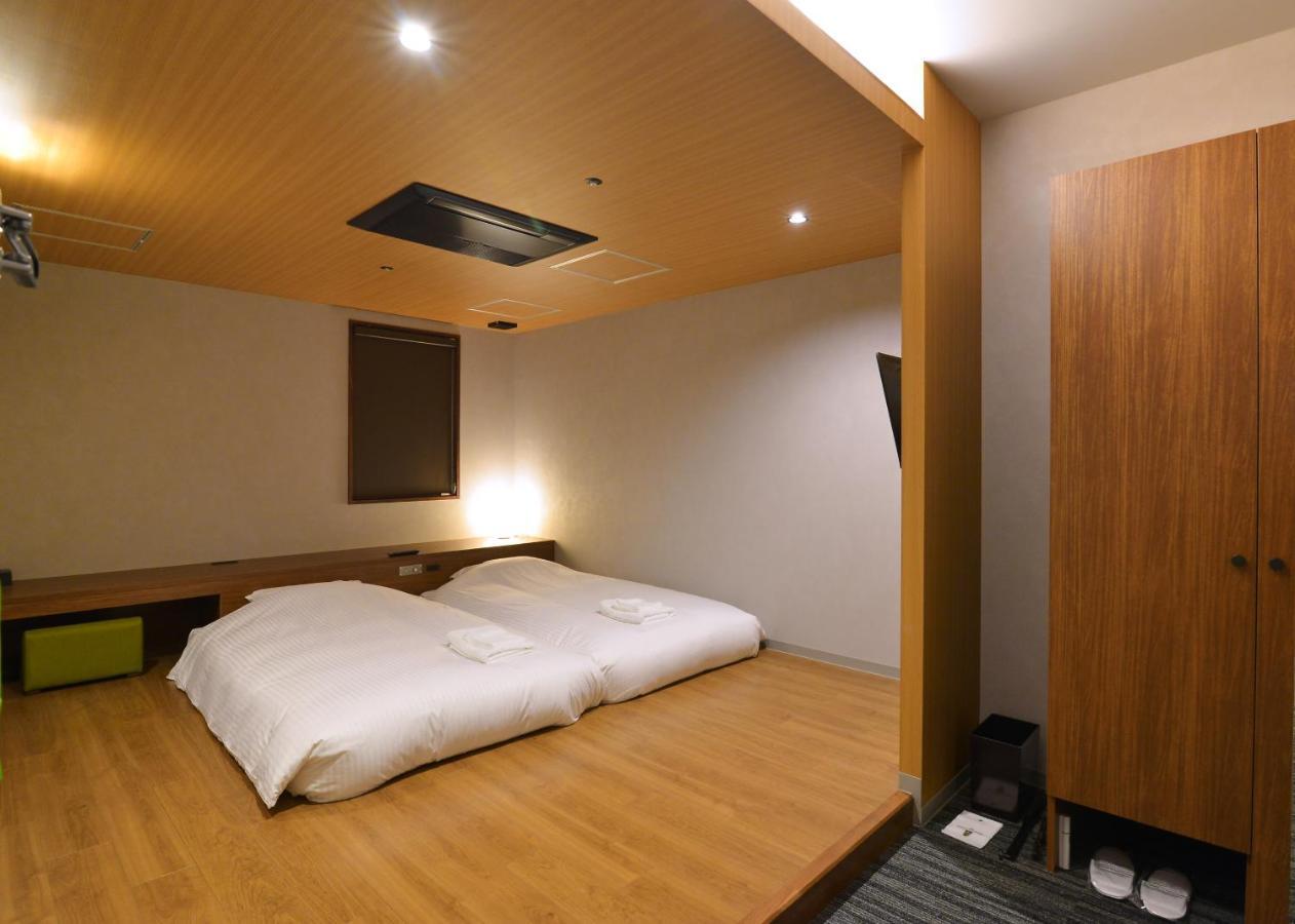 Gardens Hotel *