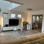 R\'Ｓ House
