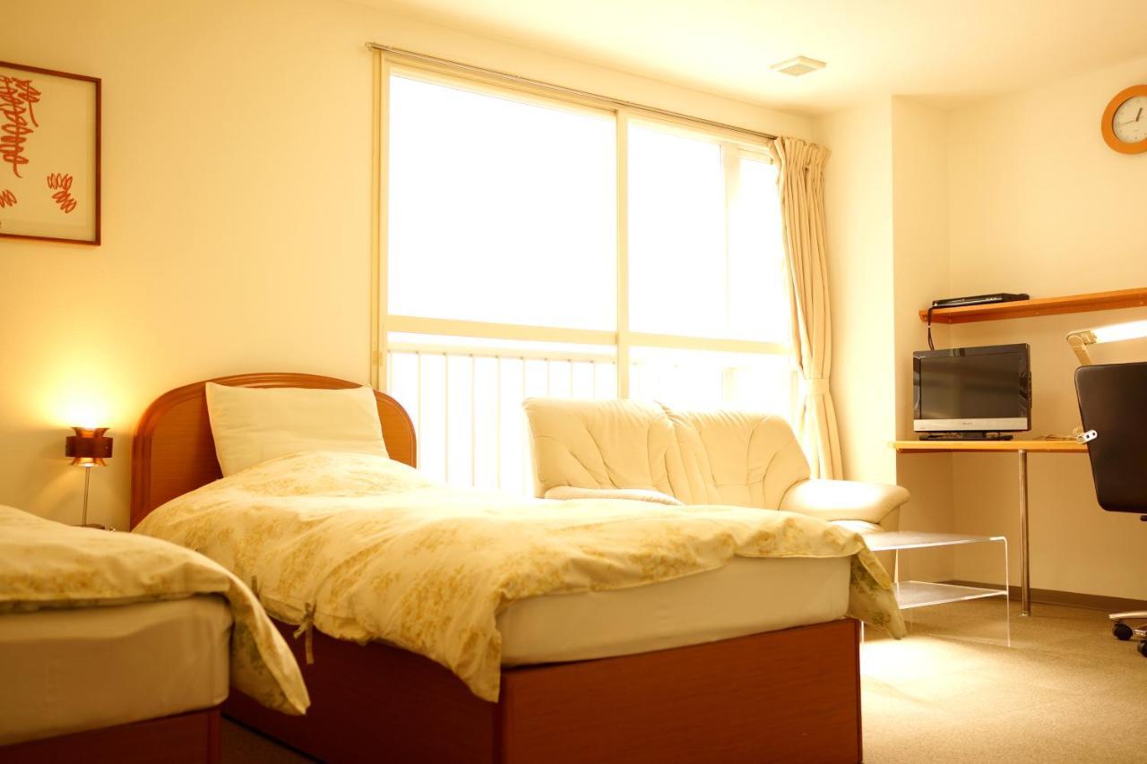 Weekly 2000 & Annex Hotel 2*