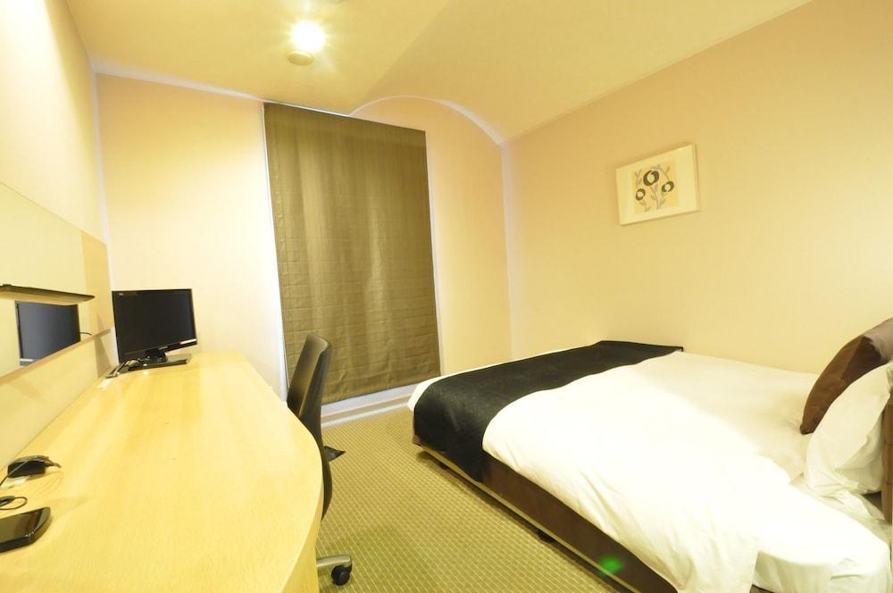 Dynasty Hotel 2*