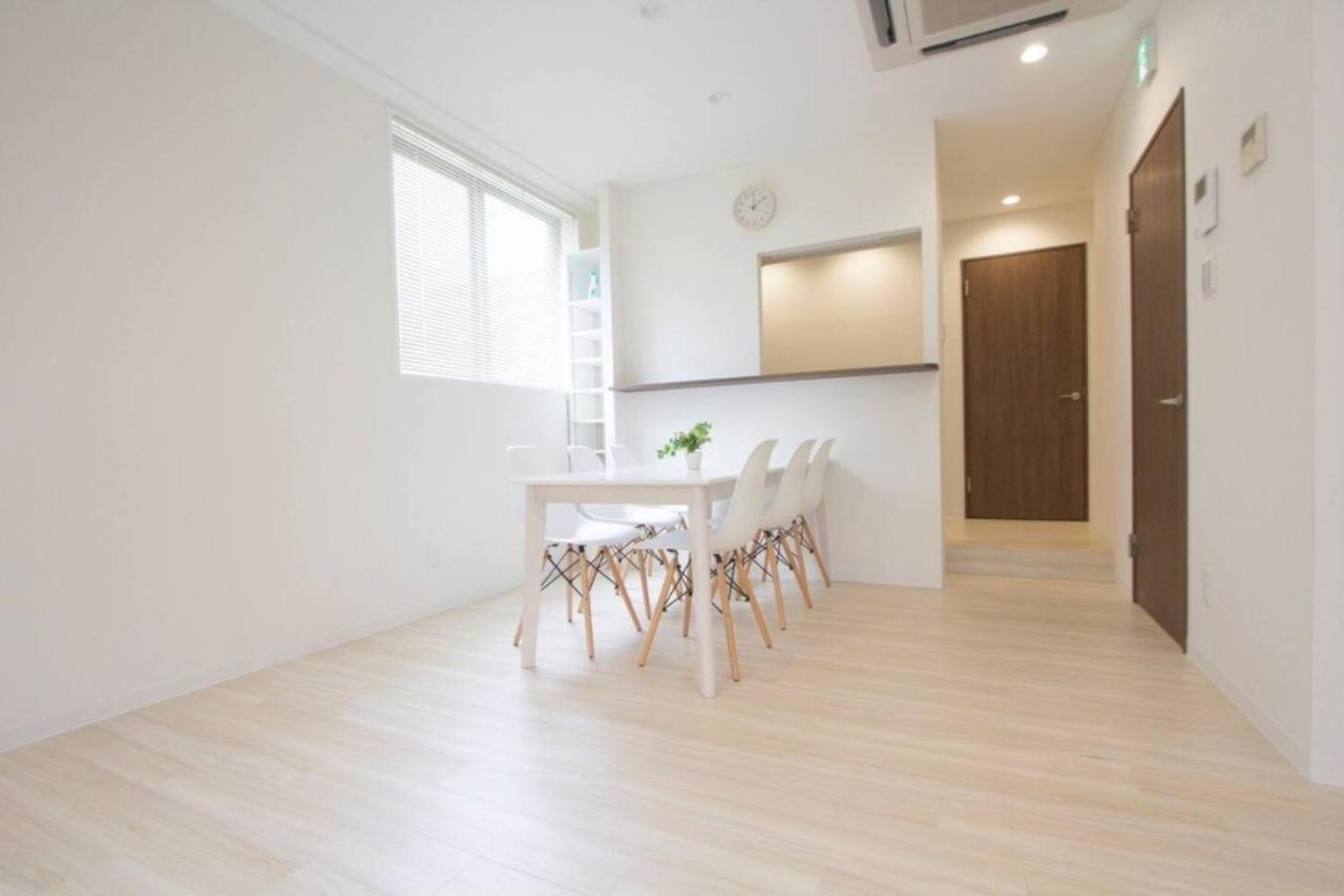 Cozy And Convenient Royal Heights Apartment