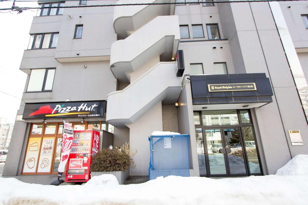 Cozy And Convenient Royal Heights Apartment