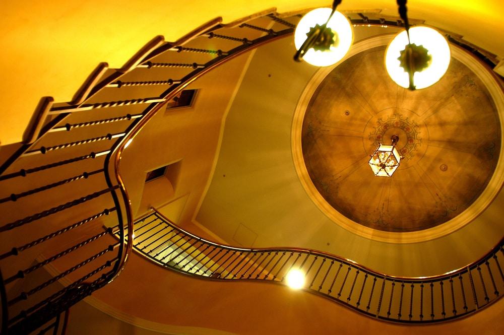 Hotel Monterey