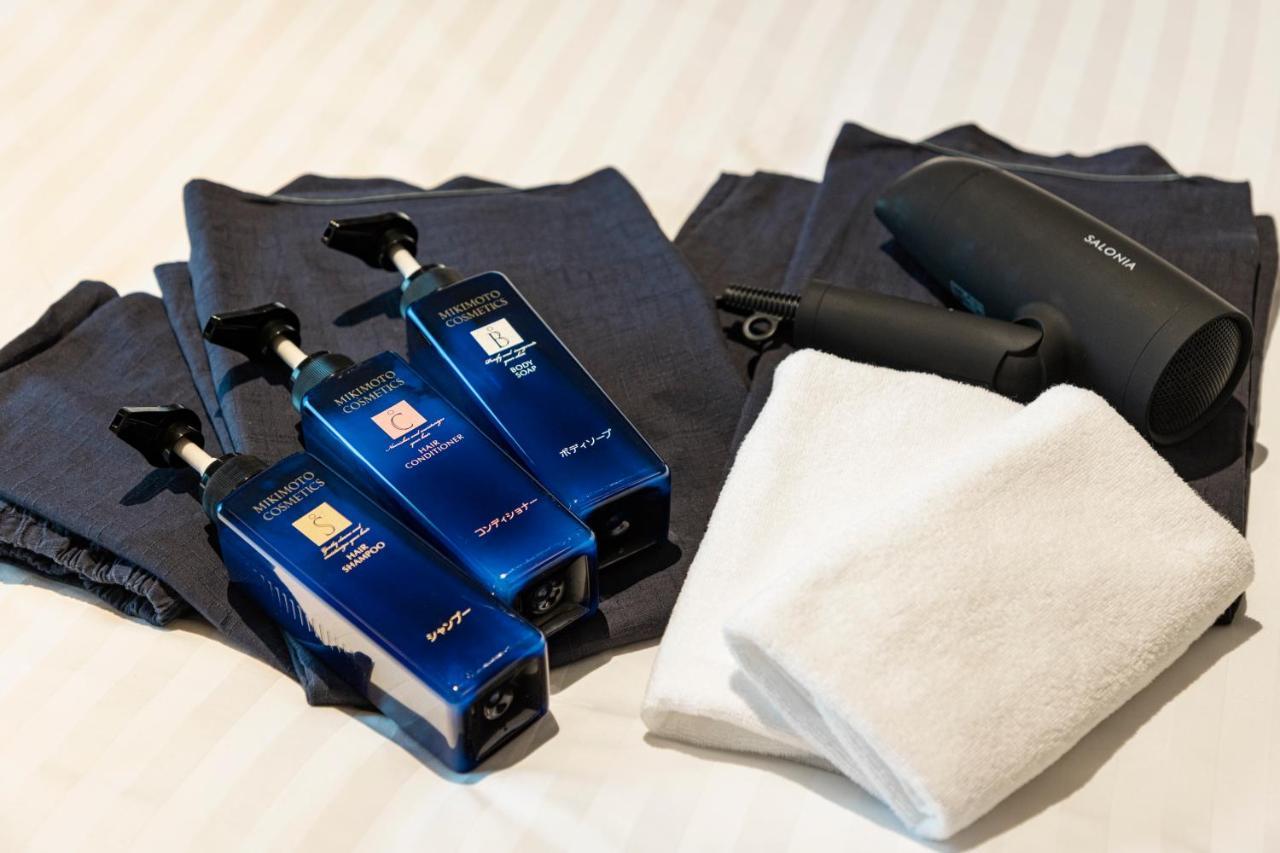 Hotel To *