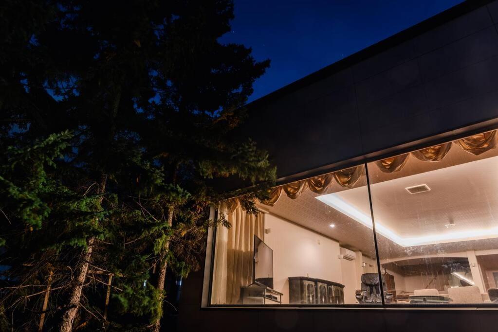 Homestay 札幌西野夢幻夜景附庭院 Night View House *