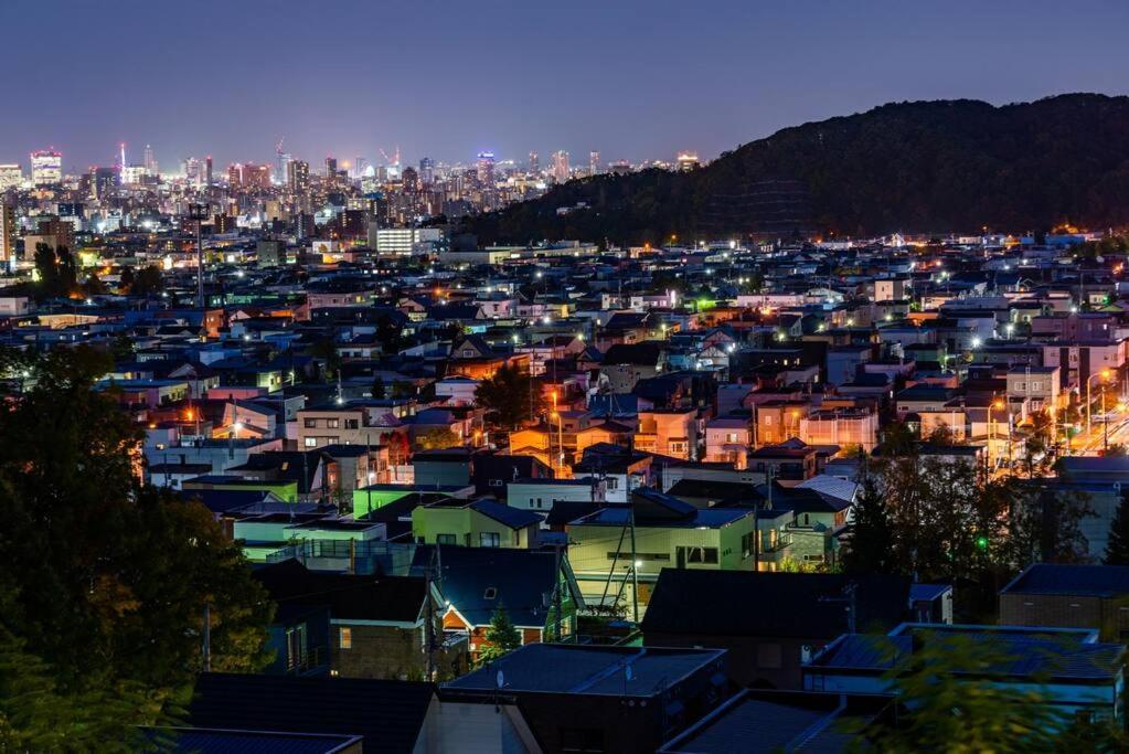 札幌西野夢幻夜景附庭院 Night View House Homestay *