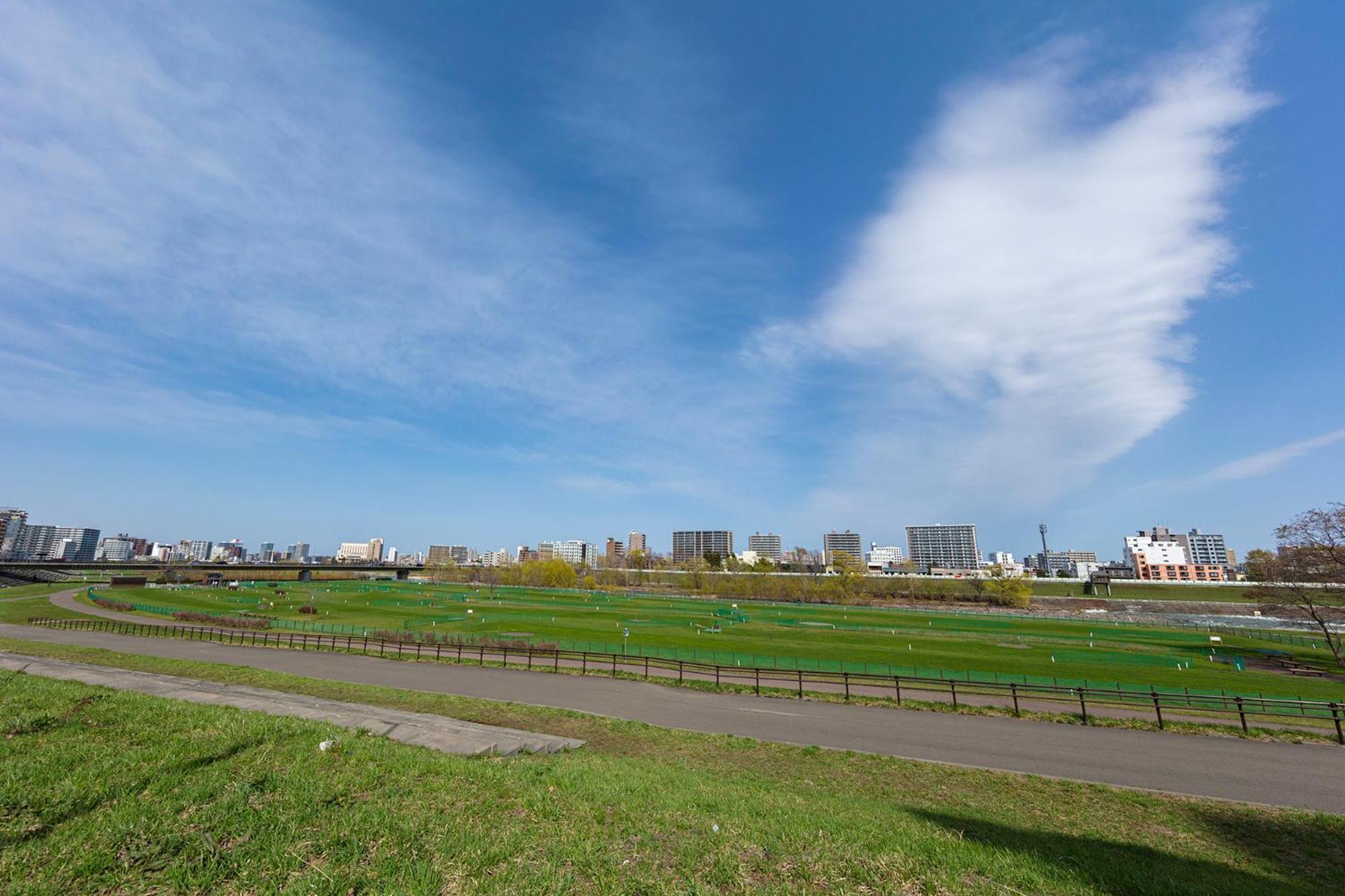 Inove札幌中島公園 旧プレサント南8西1 Apartment