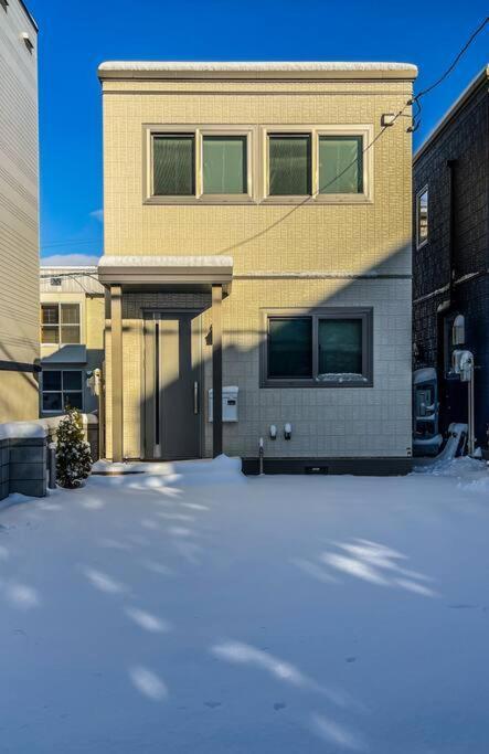 Villa 新屋 札幌市中心薄野車程5分 廁所x2 浴室x1 可停車2台 高速wi-fi 對街超商 Sapporo