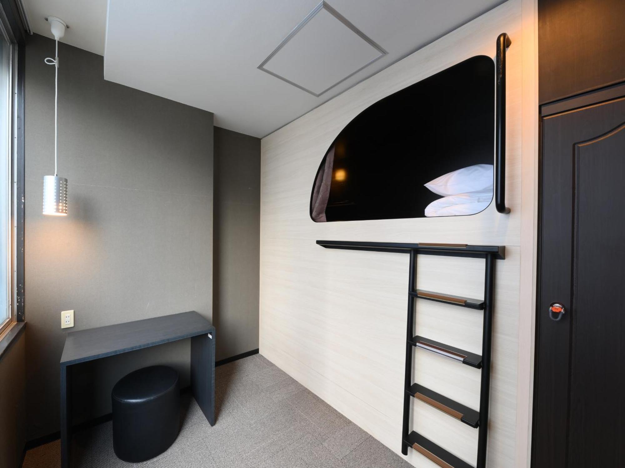 Capsule hotel The Centurion Sauna Rest & Male Only *