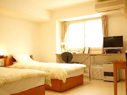 Hotel Weekly 2000 & Annex 2*
