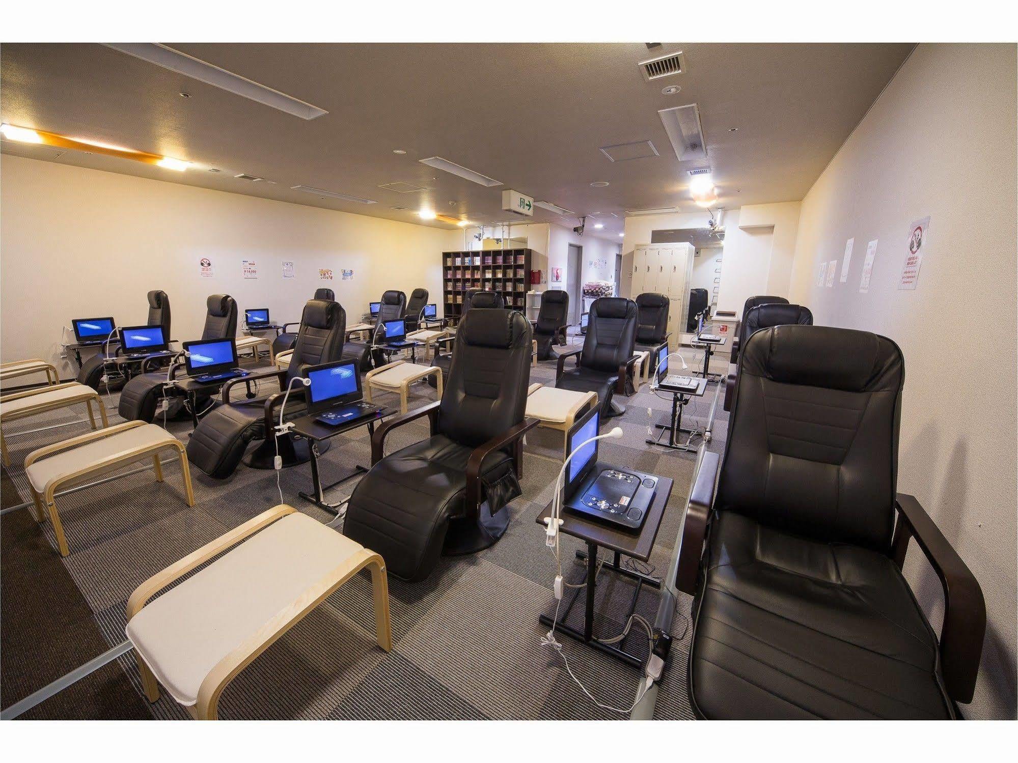 Capsule Hotel