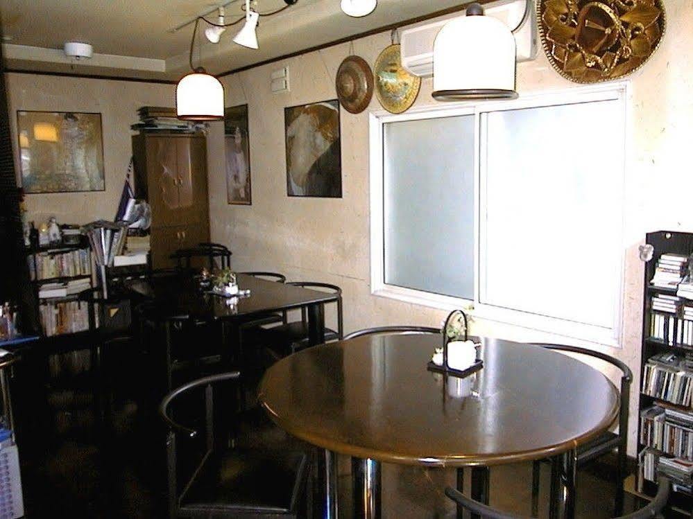 Nada Hostel *