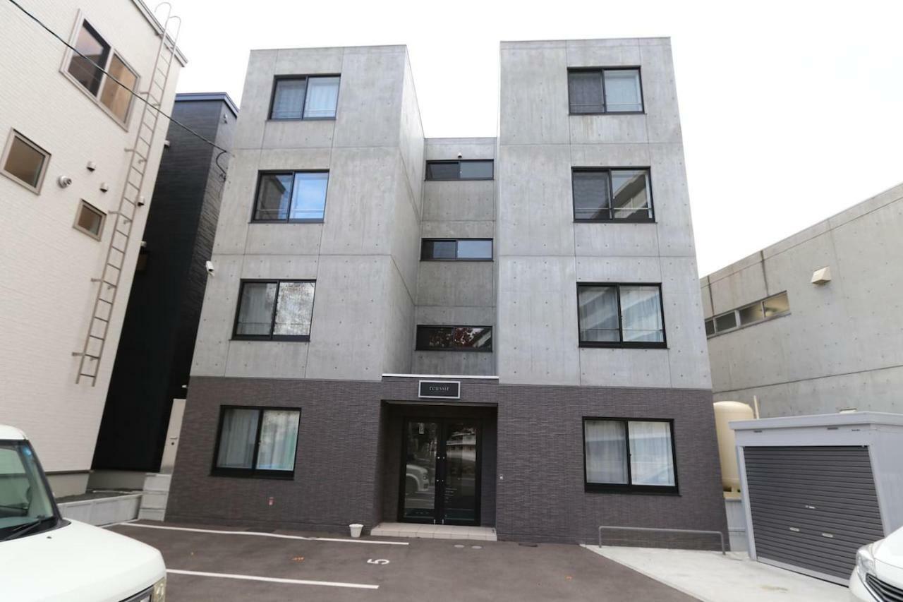 Apartment Reussir Yamahanaminami 201