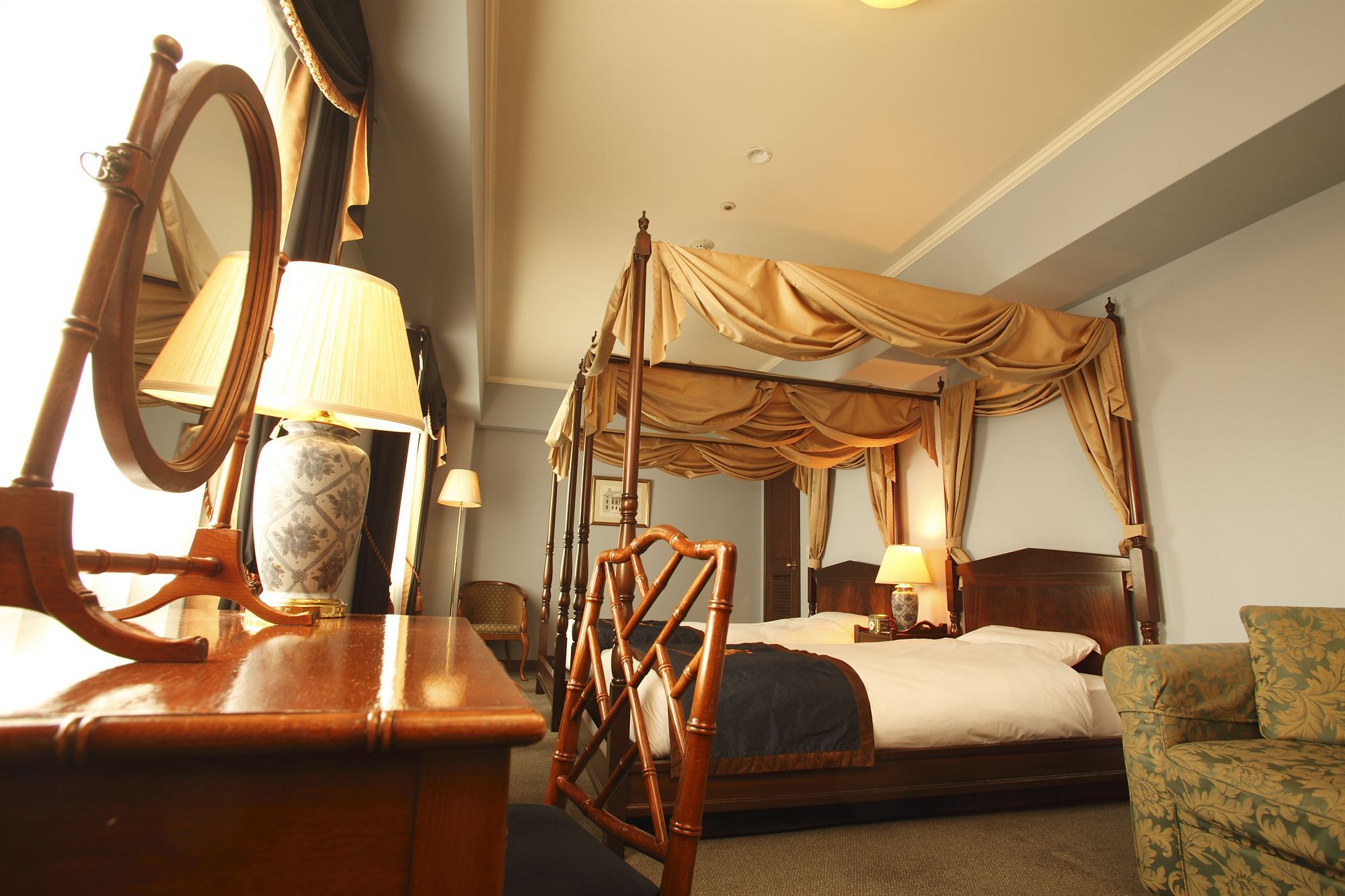 Monterey 4*