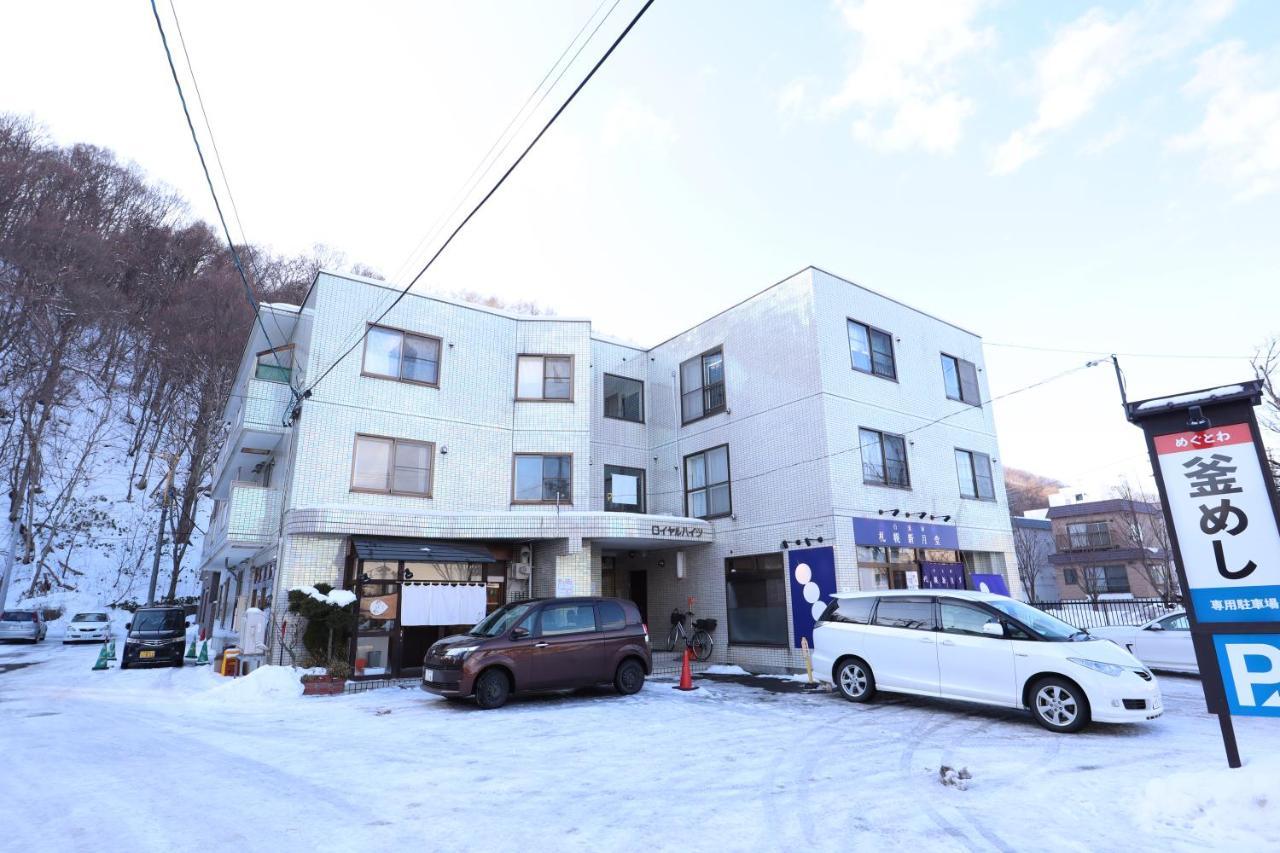 Moiwayama Apartment