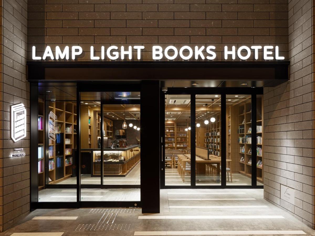 Hotel Lamp Light Books 3*