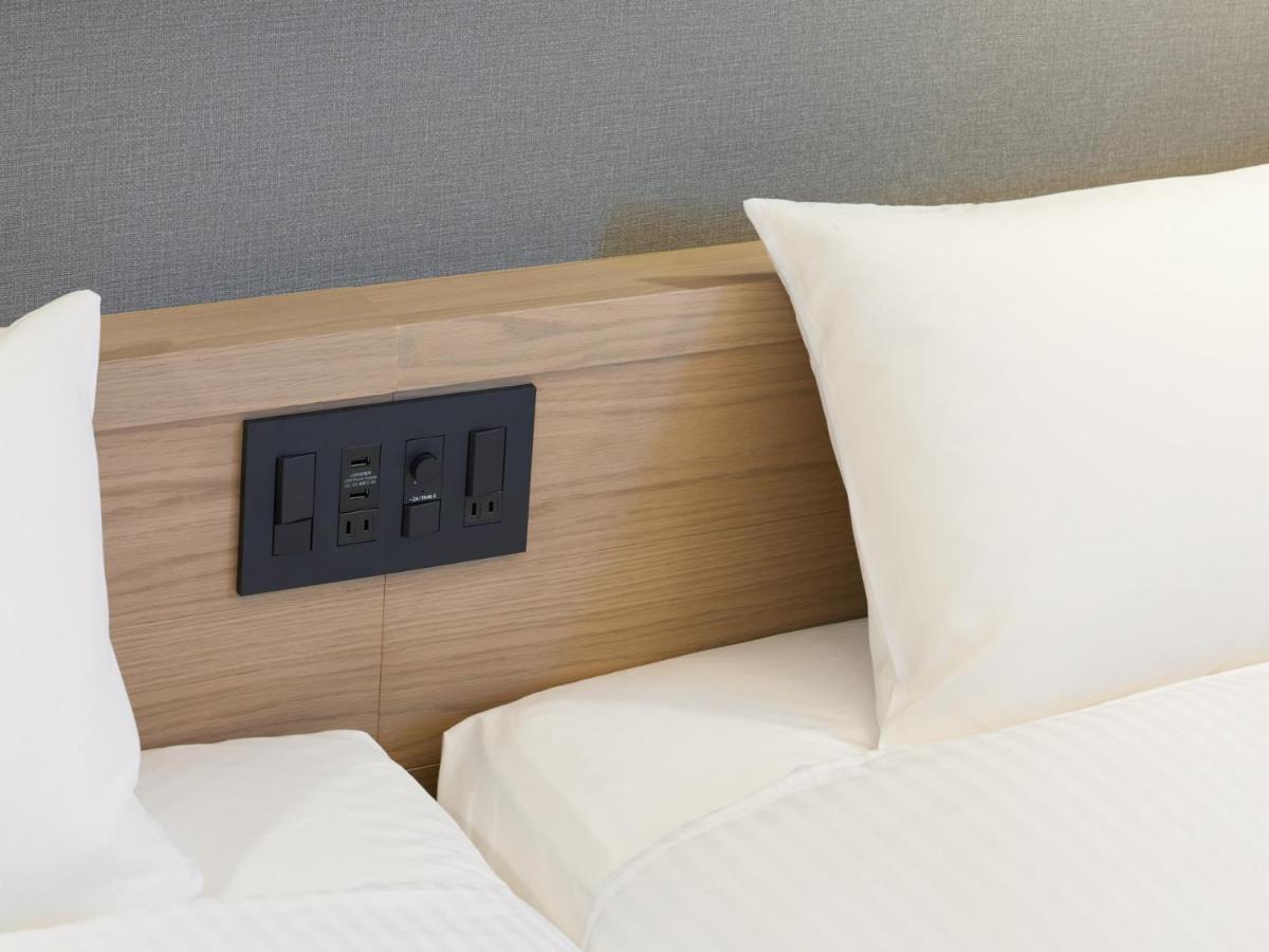 Hotel Lamp Light Books 3*
