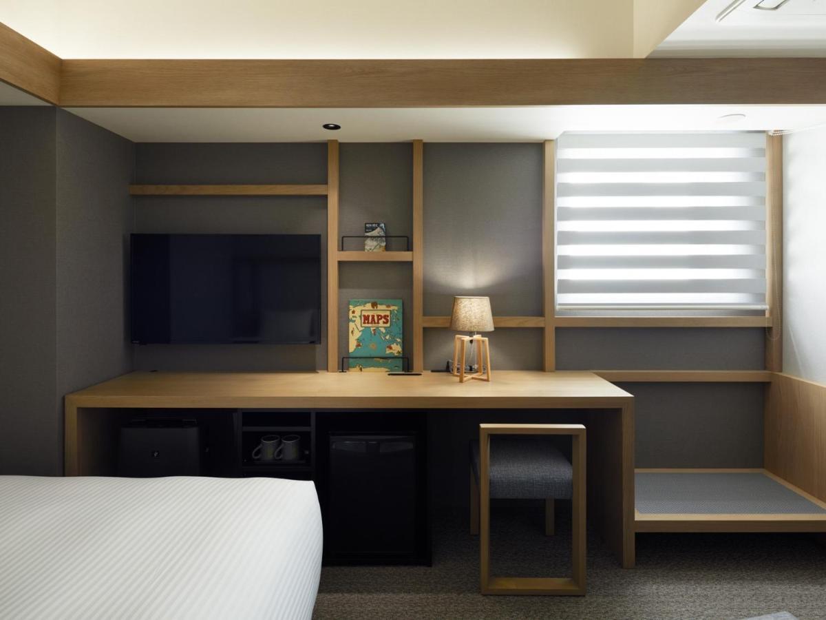 Lamp Light Books Hotel 3*
