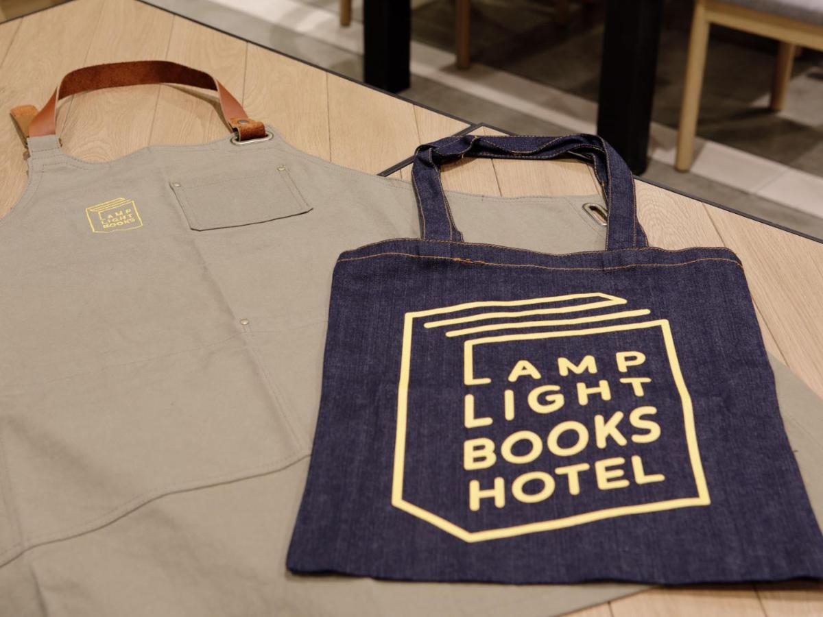 Lamp Light Books Hotel 3*
