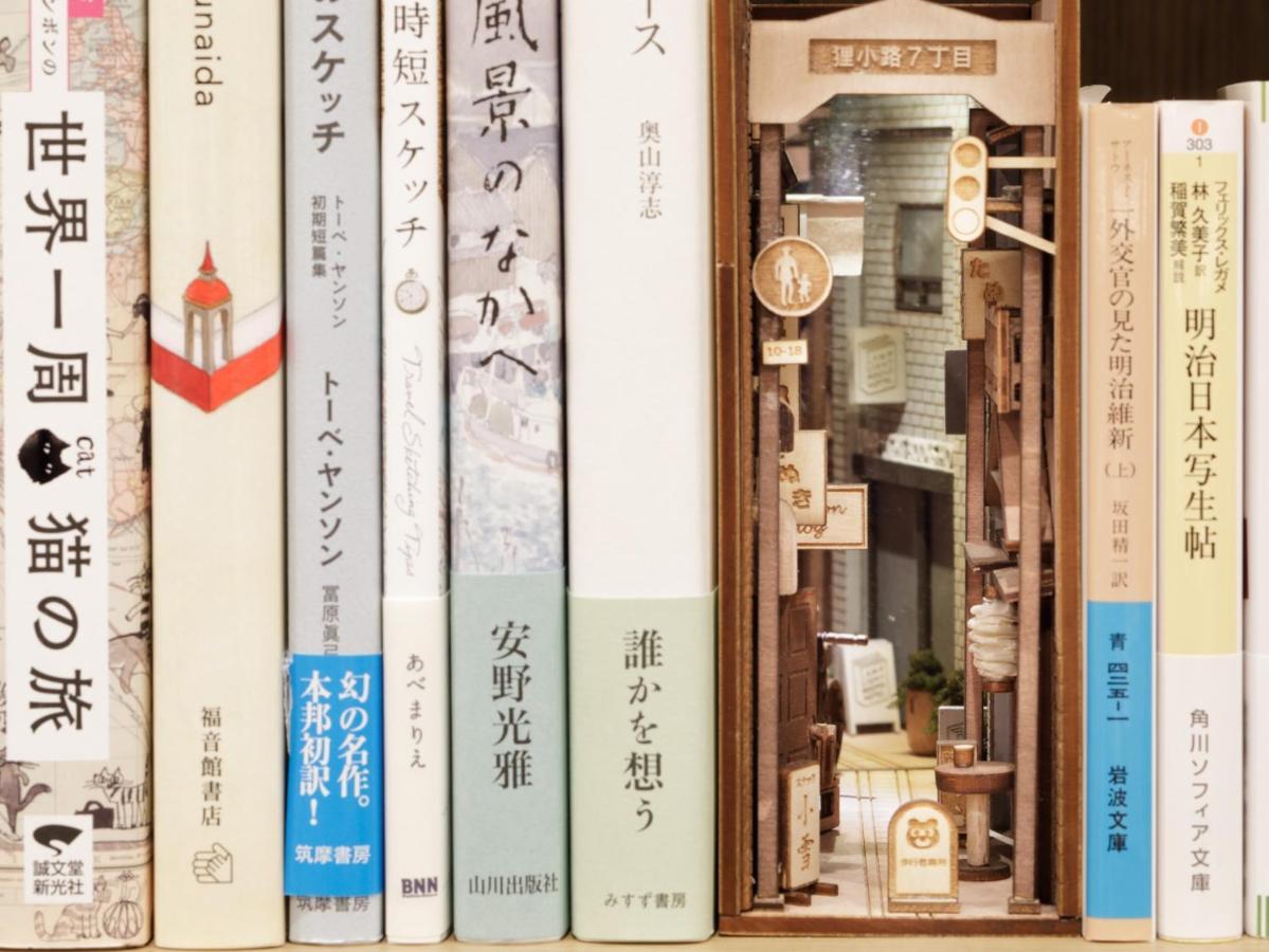Hotel Lamp Light Books
