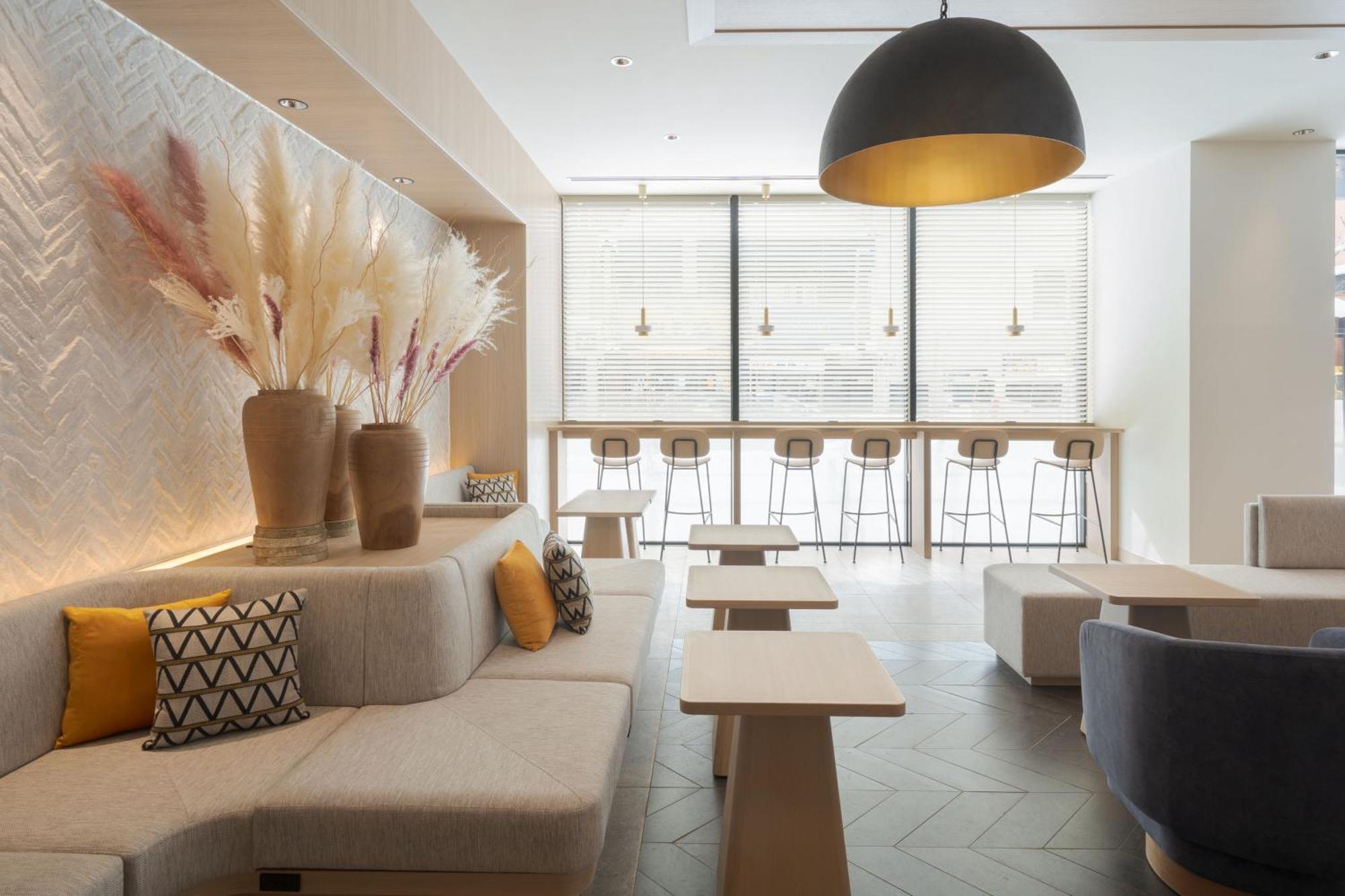Hotel The B 3*