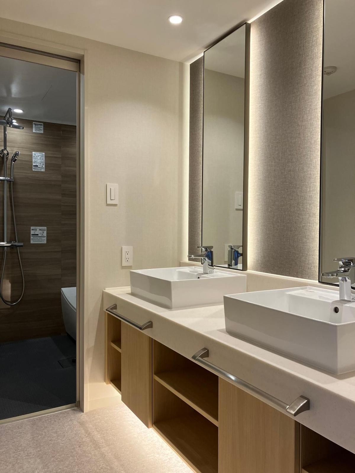 Emion Hotel