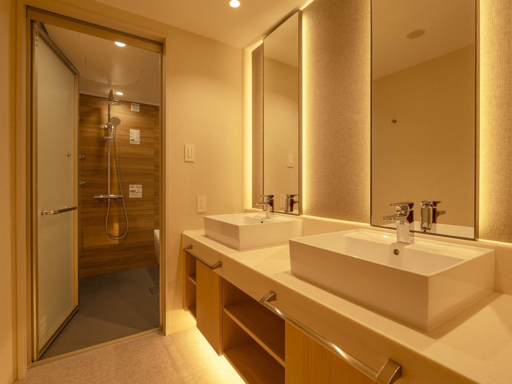 Emion Hotel