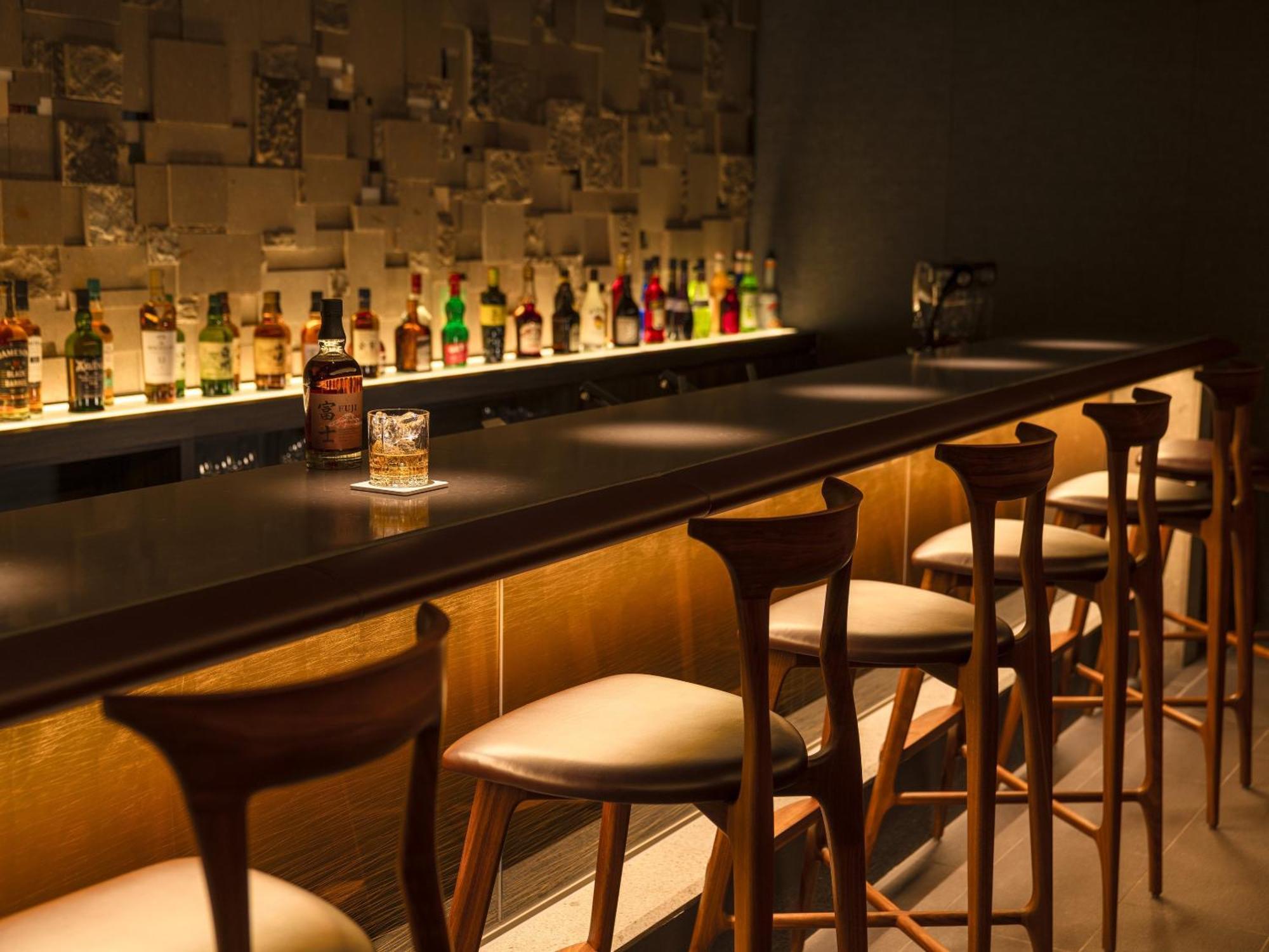 Emion Hotel